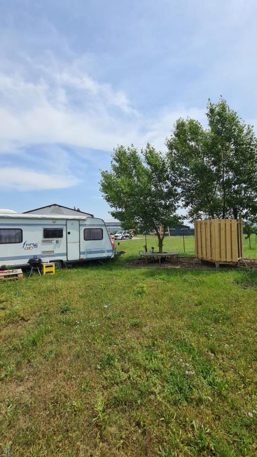 فندق Louise'S Camper Neusiedl an der Zaya المظهر الخارجي الصورة